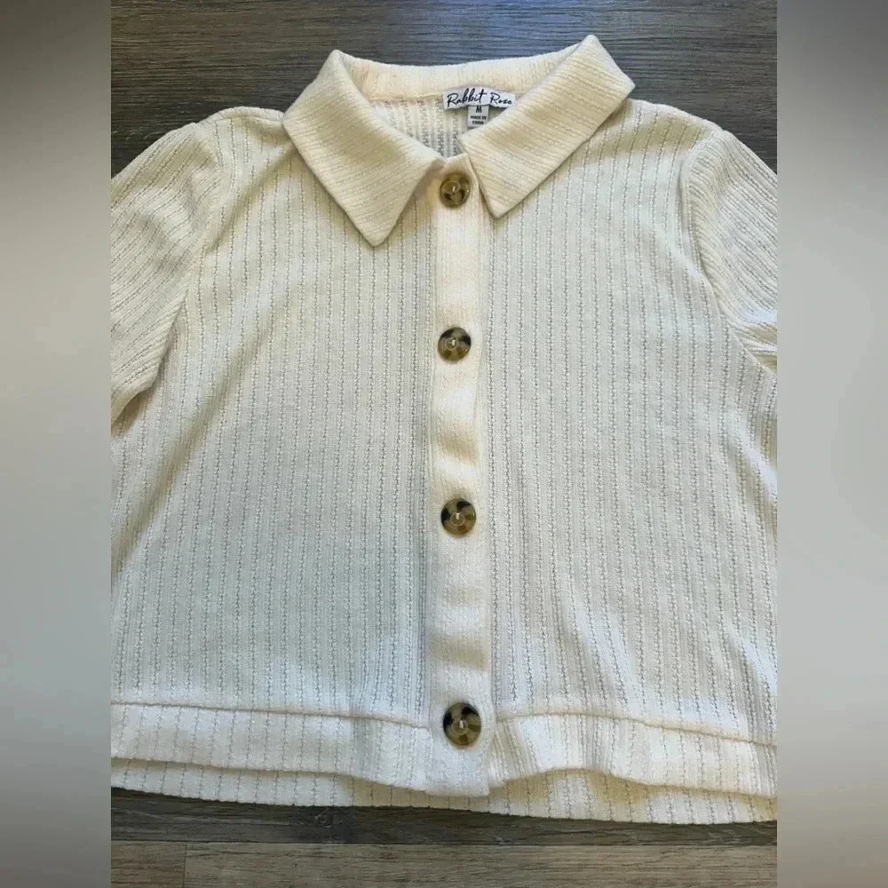 RABBIT ROSE Women’s White Short Sleeve Button Down Shirt Size Medium - Picture 6 of 7